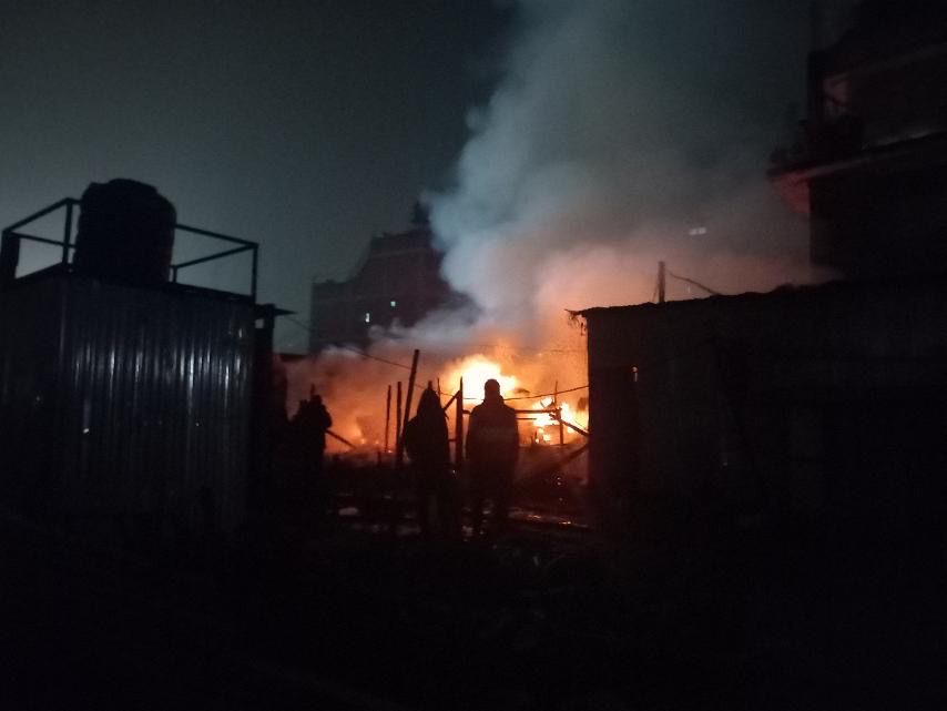 भक्तपुरमा काष्ठ फर्निचर कारखानामा आगलागी, करिब २५ लाखभन्दा बढीको क्षति